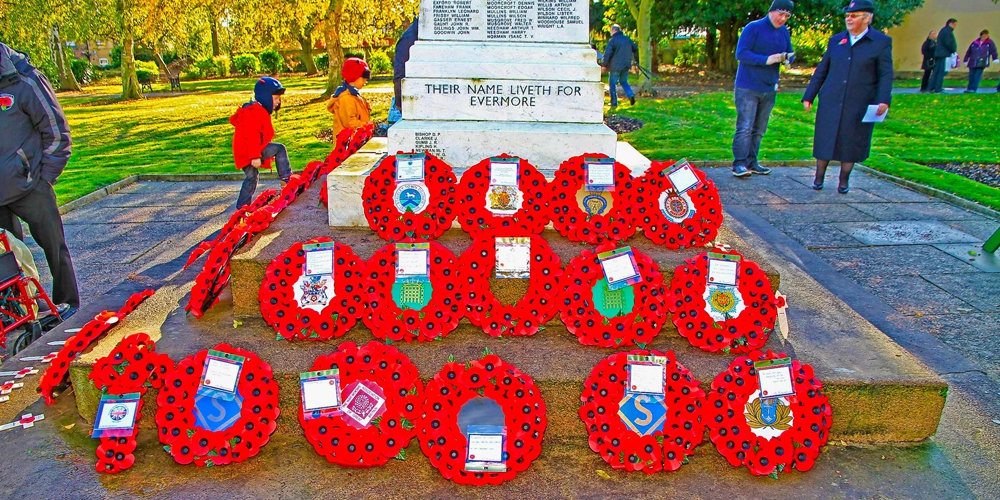 Wreaths Placed at the Staveley Memorial to The Fallen - 10th Nov 2013 Staveley Town Council Parade 10/11/13 P2
